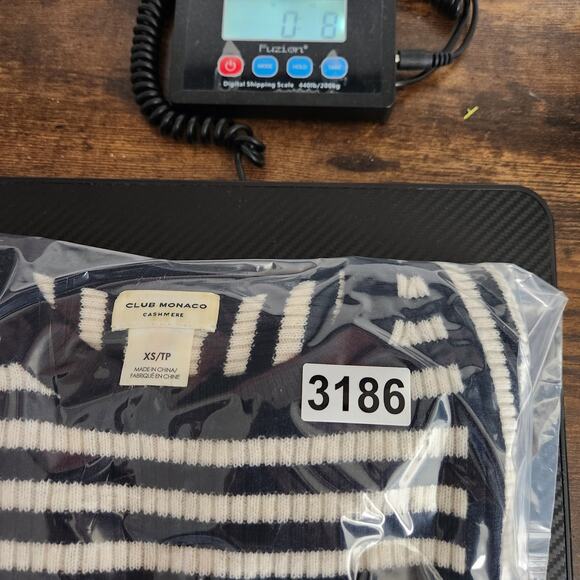 Club Monaco Wmn's Cashmere B&W Striped Assymetric Long Sleeve Sweater Sz XS/TP - Picture 10 of 10